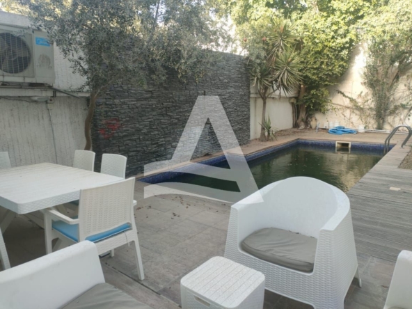 Une villa avec piscine à la soukra image 0