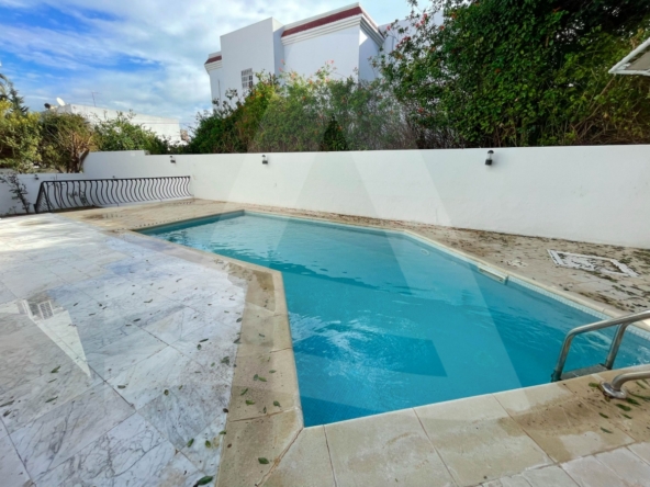 Une Villa avec piscine et jardin à louer à la Marsa image 0