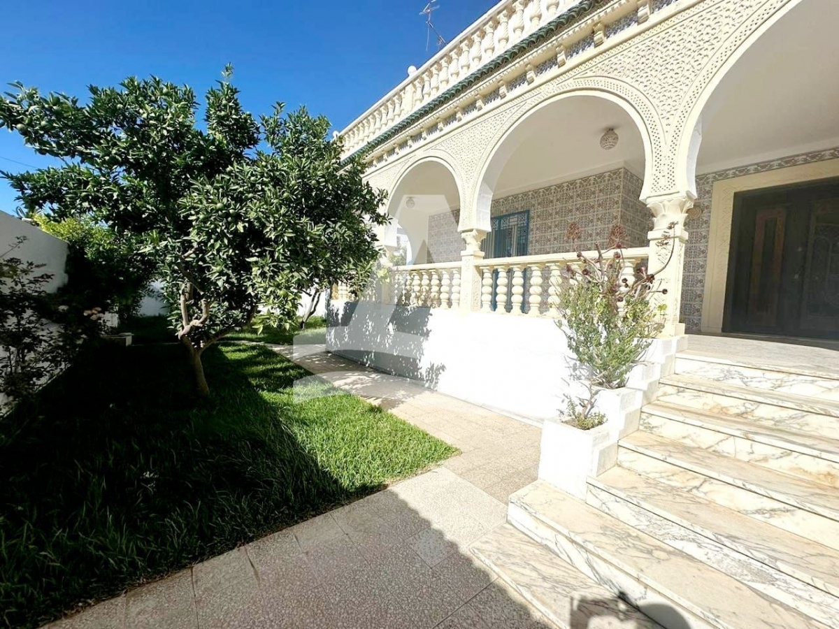 Une villa en duplex avec un grand jardin et piscine, à Sidi Bousaid image 2