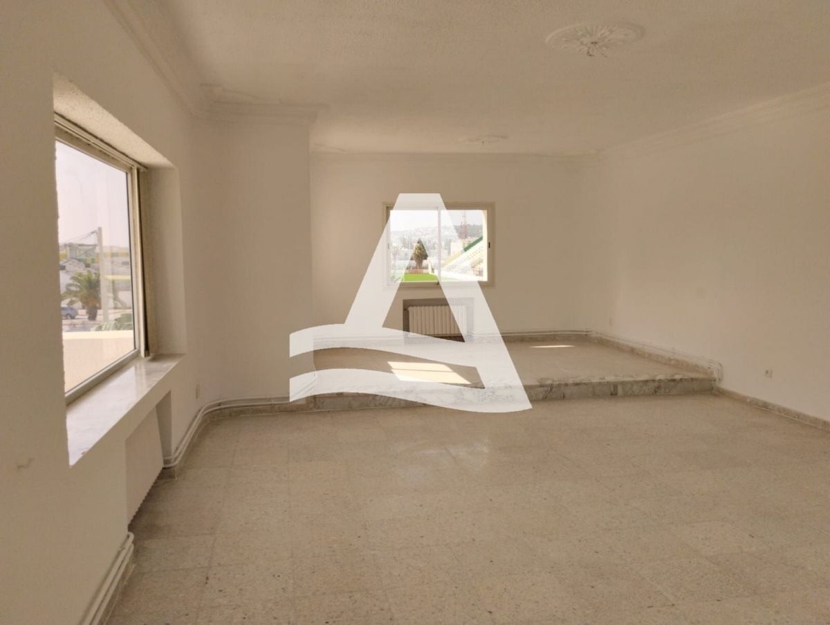 Etage de villa S+4 à louer - La Marsa image 7