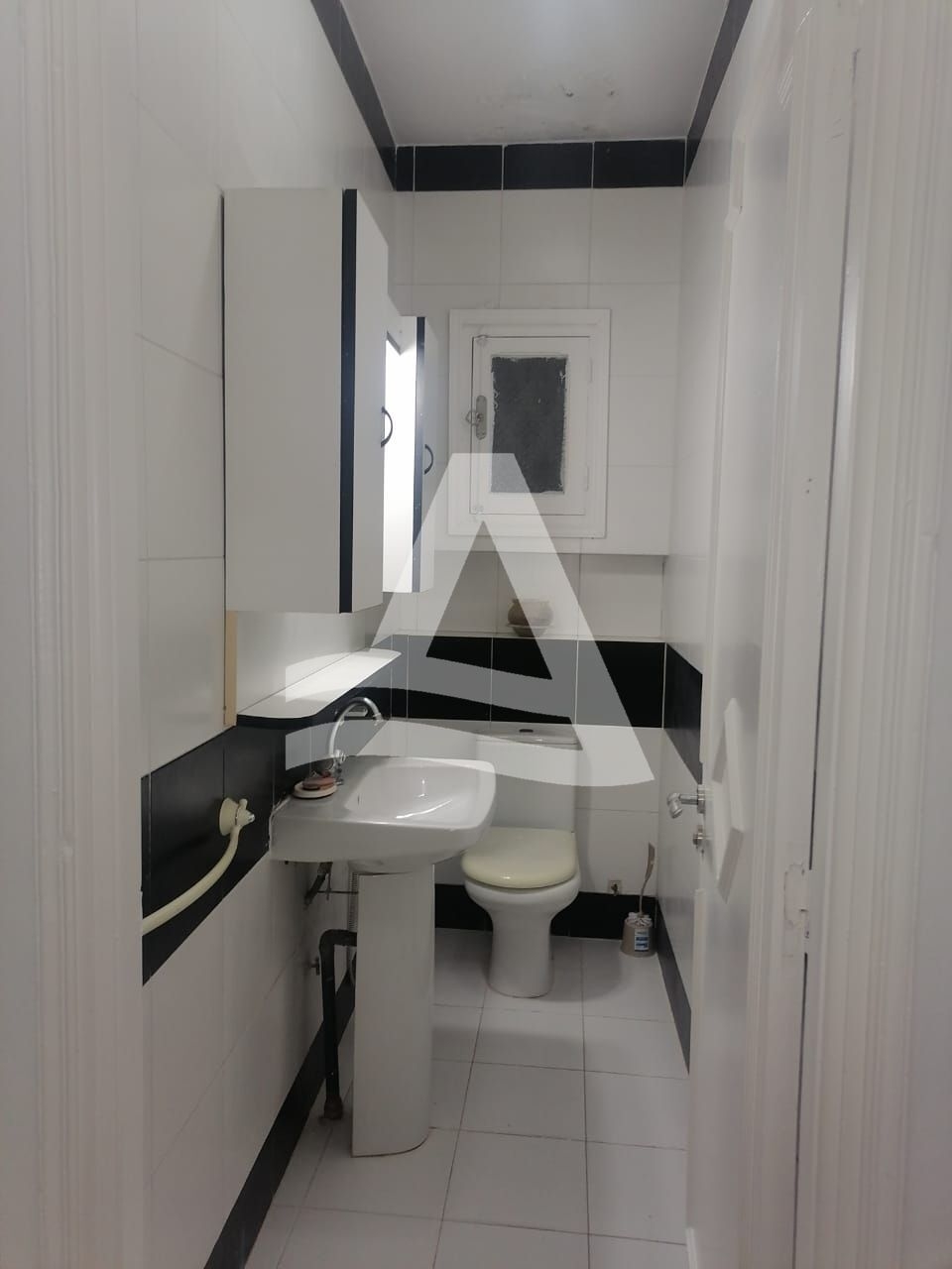 A vendre un appartement  S3 à la marsa image 6