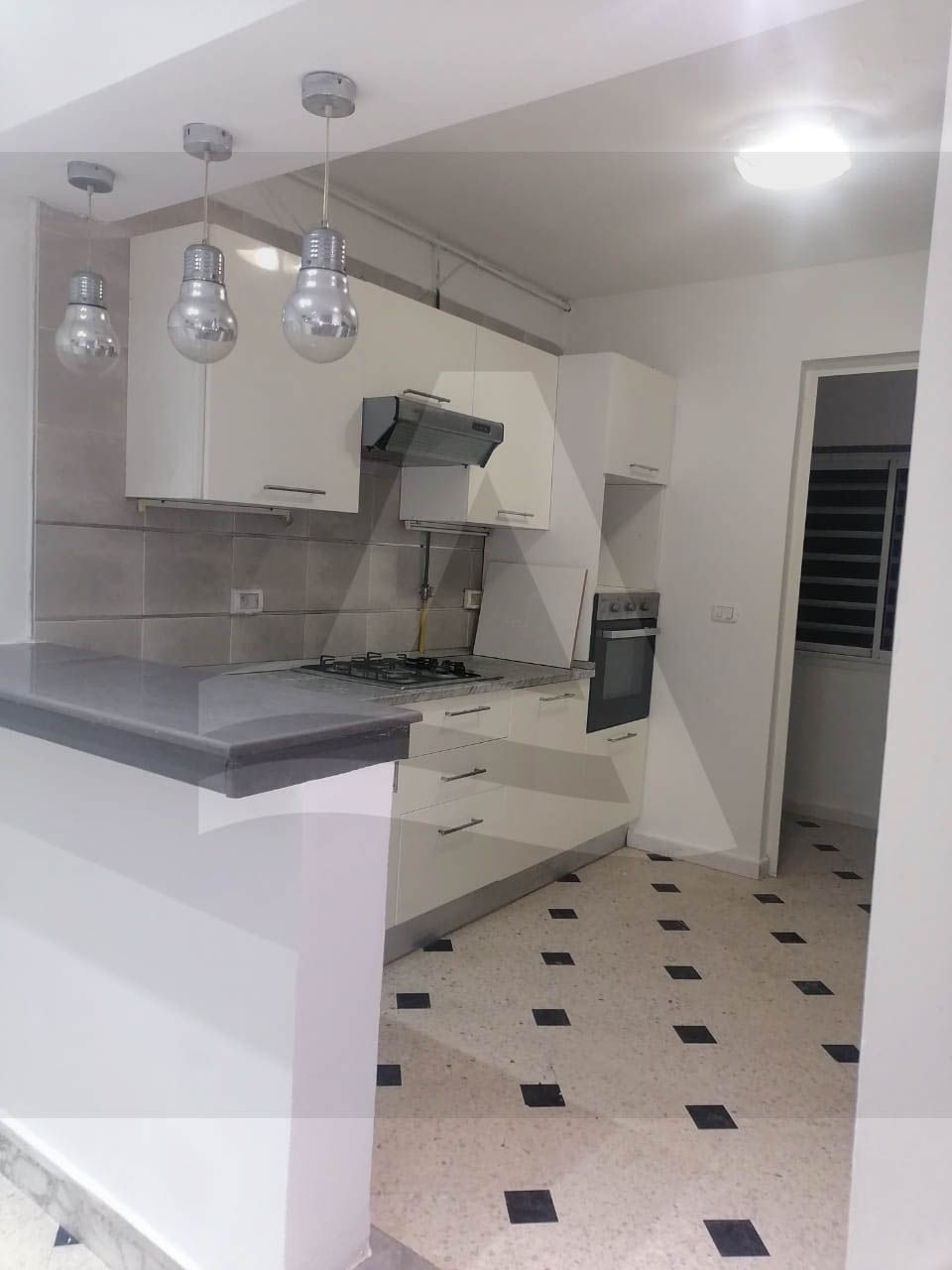 A vendre un appartement  S3 à la marsa image 7