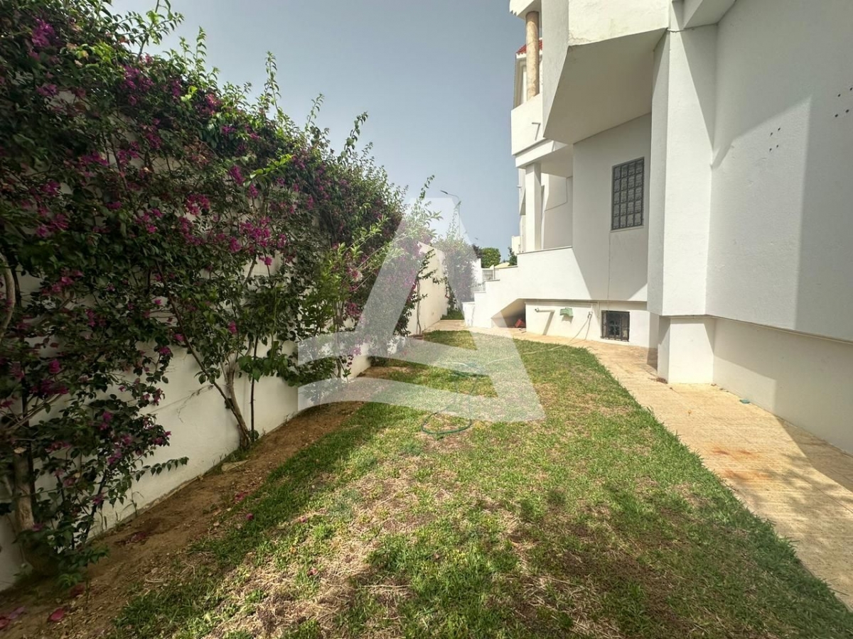 Location d'une villa en duplex avec jardin, à la Marsa image 1