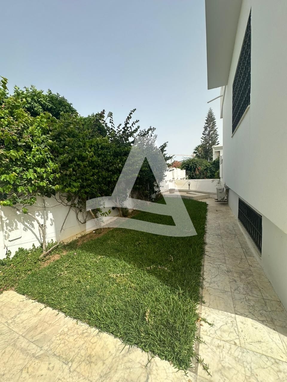 Location d'une villa en duplex avec jardin, à la Marsa image 2