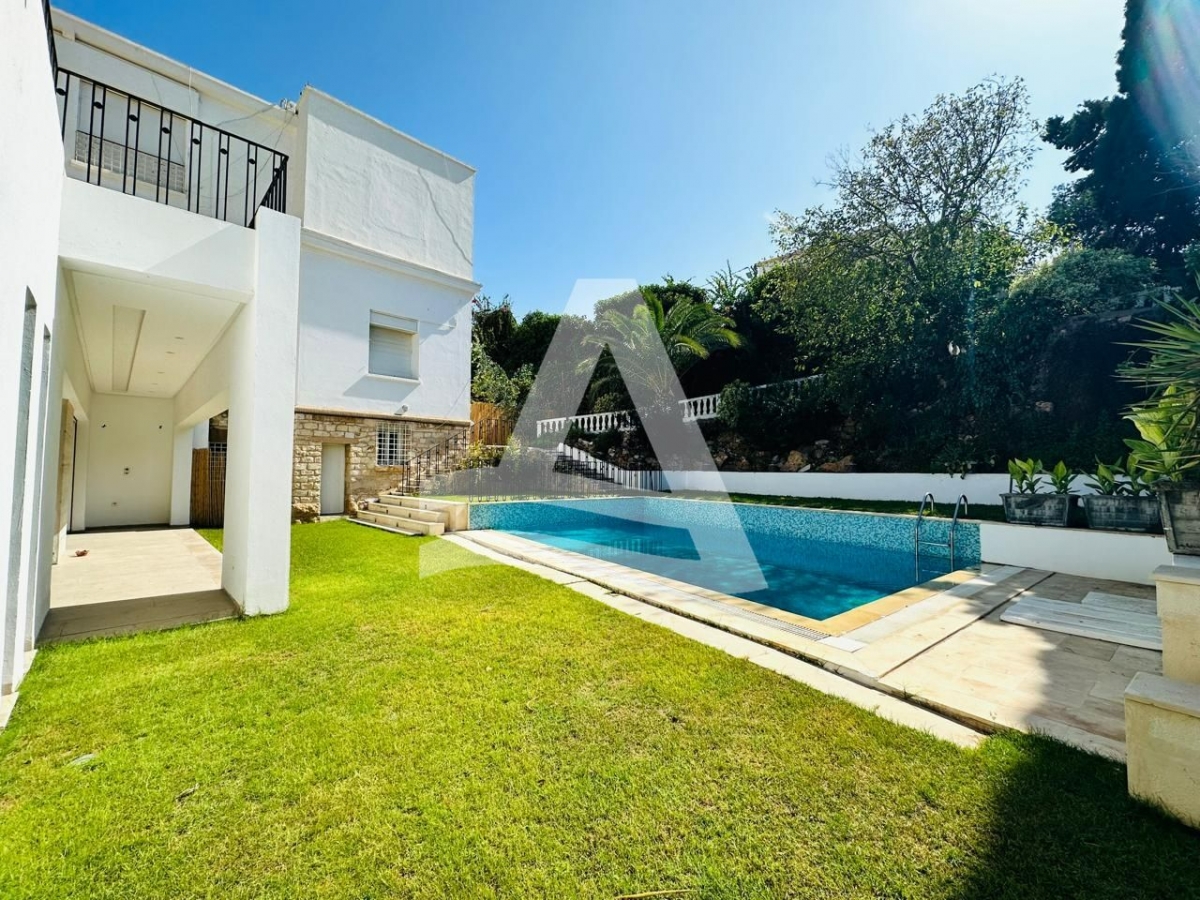 villa avec piscine vue sur mer à la Marsa image 0