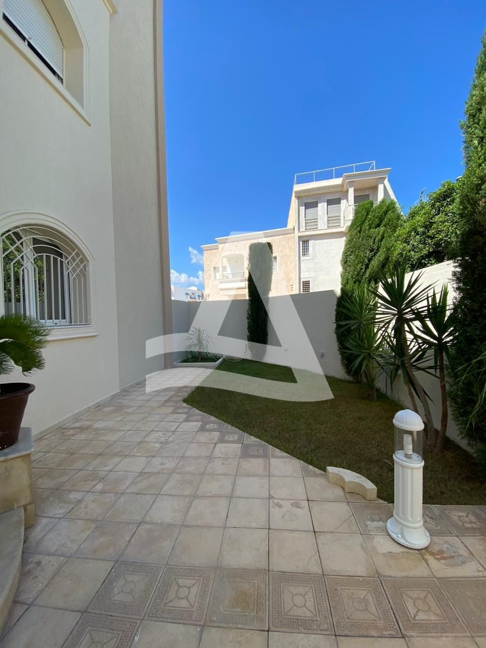 Villa S+4 à louer - La Marsa image 1